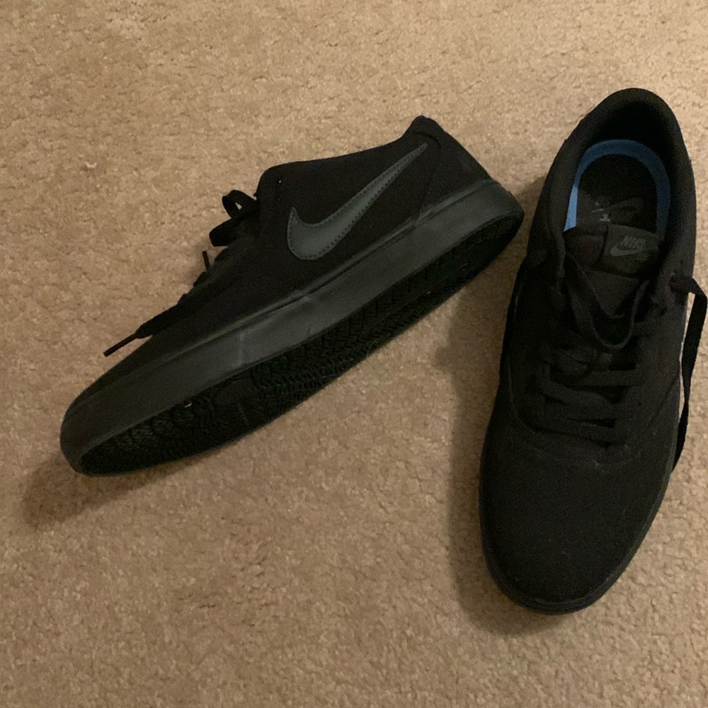 Nike black on black skate shoe